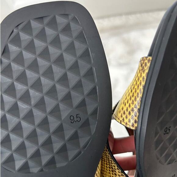 NWT Aerosoles Women's Size 9.5 Yellow and Black Flat Sandals - Picture 4 of 4